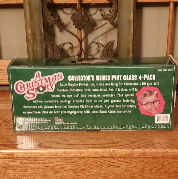 A Christmas Story Collectors Series Pint Glass 4 Pack NWT - Picture 3 of 9